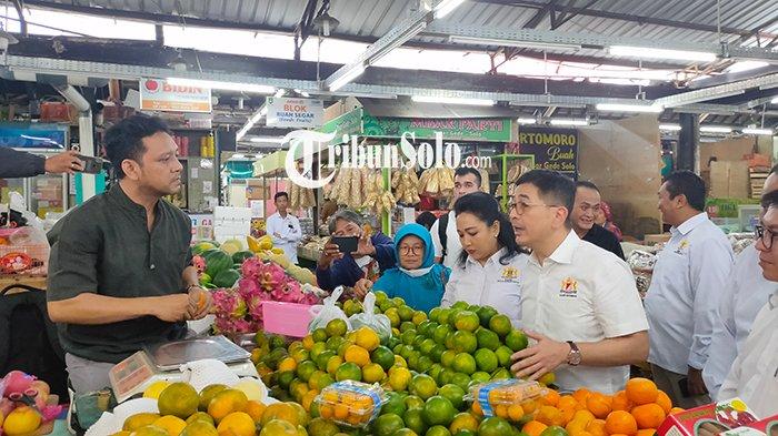 Ketua Umum Kadin Indonesia Arsjad Rasjid saat mengunjungi Pasar Gede Solo.
