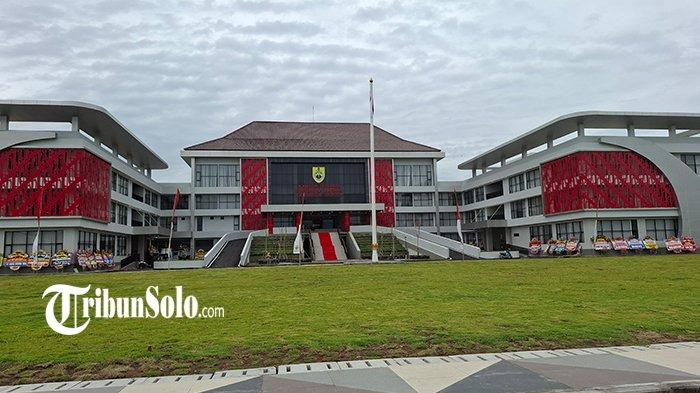 Kantor Pemda Sragen terbaru di Jalan Dr. Sutomo, Kelurahan Sine, Kecamatan/Kabupaten Sragen resmi ditempati mulai Senin (9/12/2024).