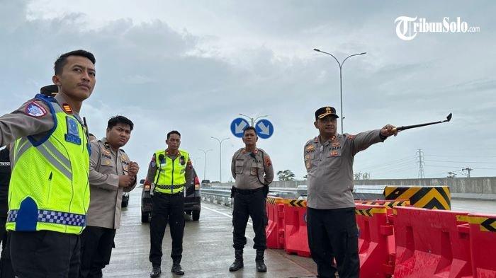 PENGECEKAN RUAS TOL : Kapolres Klaten, Nur Cahyo Ari Prasetyo bersama jajaran mengecek rest area Km. 19 di Tol Solo-Jogja, yang berada di wilayah Kecamatan Ngawen, Kabupaten Klaten, Rabu (19/3/2025). Kapolres menegaskan, bahwa pihaknya telah melakukan kalkulasi untuk memastikan efektivitas rest area.