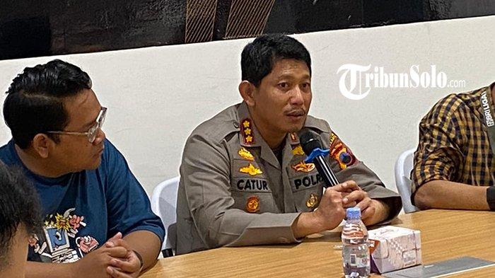 KAPOLRESTA SOLO YANG BARU. Kapolresta Solo Kombes Pol Catur Cahyono Wibowo saat ditemui TribunSolo.com, Kamis (6/2/2025). Catur memberikan penjelasan terkait Tim Resmob Satreskrim Polresta Solo menangkap pria asal Lampung setelah dilaporkan teman wanita kenalannya lantaran dugaan kasus pencurian kendaraan bermotor (curanmor).