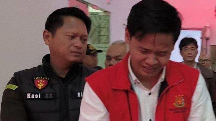 Pihak Kejaksaan Tinggi Jawa Barat menahan tersangka kasus dugaan tindak pidana korupsi penyalahgunaan dana hibah National Paralympic Committee Indonesia (NPCI) Jabar 2021-2023, Kamis (10/10/2024).