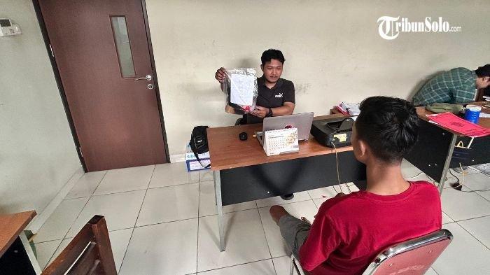 DIAMANKAN - Kepolisian Sukoharjo mengamankan seorang residivis narkotika jenis sabu, Kamis (3/7/2025). Baru saja menghirup udara segar selama kurang lebih tiga bulan, residivis narkotika di Sukoharjo kembali diamankan polisi.