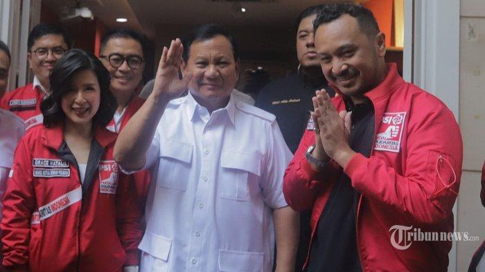 Ketua Umum Partai Gerindra Prabowo Subianto saat tiba di kantor DPP Partai Solidaritas Indonesia (PSI), Tanah Abang, Jakarta Pusat, Rabu (2/8/2023). Prabowo datang bersama elite partai Gerindra yang langsung disambut oleh Ketua Umum PSI Giring Ganesha dan sejumlah elite PSI lainnya.