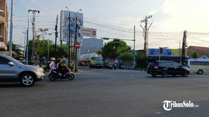 BAKAL DUA ARAH : Kondisi jalan Prof Dr Soeharso Laweyan Solo, Senin (5/5/205). Penerapan aturan dua arah untuk jalan Prof Dr Soeharso, Kecamatan Laweyan Solo masih belum bisa dimulai pada bulan Mei 2025 ini.