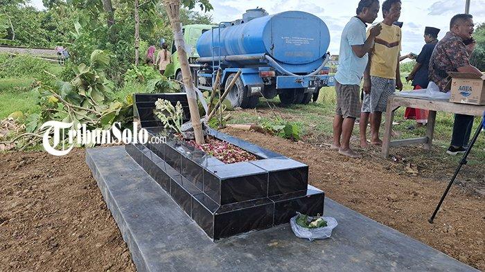 Makam GRO, korban penembakan di TPU Bangunrejo, Desa Saradan, Kecamatan Karangmalang, Kabupaten Sragen, Jumat (29/11/2024).