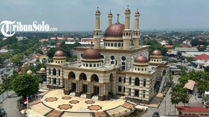 MASJID AL AQSA KLATEN - Masjid Agung Al Aqsa Klaten berlokasi di Jl. Solo - Jogja, Peraksangkal, Jonggrangan, Kec. Klaten Utara, Kabupaten Klaten, Jawa Tengah