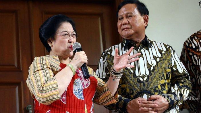 Megawati bersama Prabowo di kediaman Megawati Soekarnoputri, Jalan Teuku Umar, Jakarta, Rabu (24/7/2019). Megawati mengaku heran setelah dirinya menyebut Prabowo Subianto sebagai sahabat malah viral.