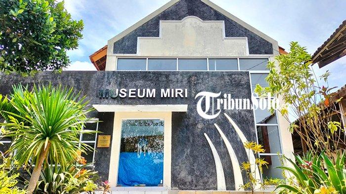 Museum Miri, yang berada di kompleks SDN 1 Girimargo, Desa Girimargo, Kecamatan Miri, Kabupaten Sragen. Museum ini menyajikan zaman purba di kawasan Sangiran dengan sejumlah fosil hewan hingga akar bakau.