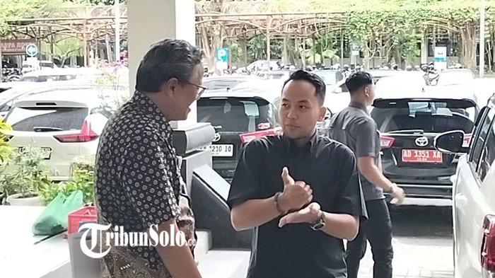 PERSIAPAN RESPATI JELANG DILANTIK. Wali Kota Solo Terpilih Respati Ardi, usai menggelar rapat di Kantor Bappeda Solo, Kamis (6/2/2024). Respati menegaskan tengah menyinkronkan visi misi yang dipimpinnya dengan Rencana Program Jangka Menengah Daerah (RPJMD) di Kota Solo.