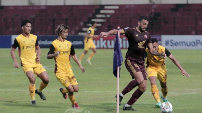 Laga lanjutan Liga 1 2022 antara PSM Makassar Vs Persikabo 1973 di Stadion Sultan Agung, Bantul, Senin (5/12/2022).