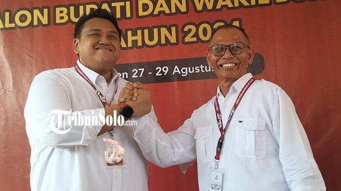 Pasangan Calon Bupati/Wakil Bupati Sragen, Bowo-Suwardi tiba di Kantor KPU Sragen untuk mendaftar mengikuti gelaran Pilkada 2024, Kamis (29/8/2024).
