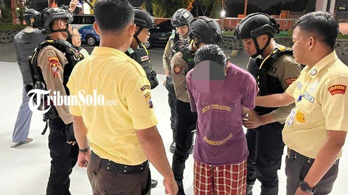 PELAKU DIAMANKAN. SAK (51) warga Kampung Baru, Kecamatan Pasar Kliwon, Kota Solo diamankan dan dibawa ke RSJD usai nekat menganiaya ibu kandungnya.