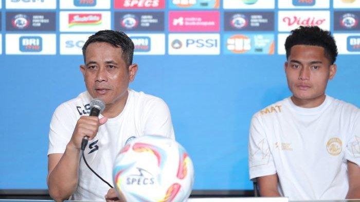 Pelatih Arema FC, Joko Susilo saat sesi Pre Match Press Conference pada Kamis 6 Juli 2023 sebelum laga melawan Persib Bandung.