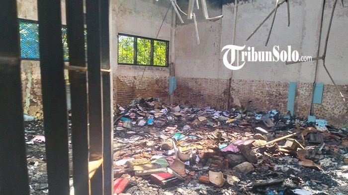 Penampakan salah satu gedung SDN 2 Sukosari, Desa Sukosari, Kecamatan Jumantono, Kabupaten Karanganyar hangus terbakar, Selasa (7/1/2025).