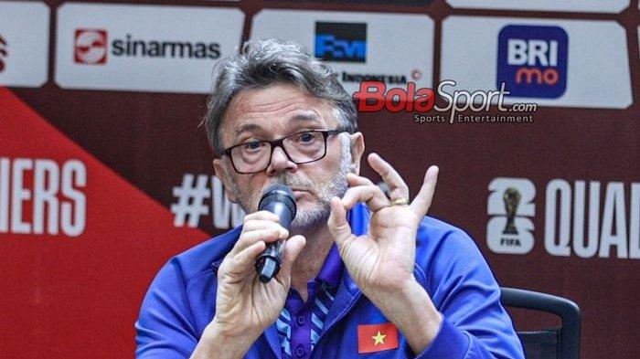 Pelatih timnas Vietnam, Philippe Troussier, sedang memberikan keterangan kepada awak media di Media Center Stadion Utama Gelora Bung Karno, Senayan, Jakarta, Rabu (20/3/2024) siang.