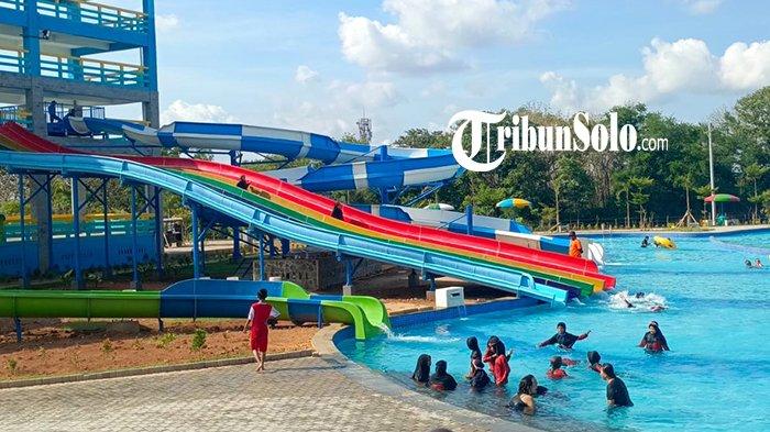 Potret Suasana Solo Summerland Tirtamas Waterpark, Senin (25/12/2023).
