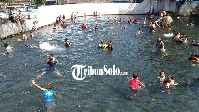 Potret Umbul Tlatar di Desa Kebonbimo, Kecamatan Boyolali Kota, Boyolali. Warga setempat memiliki tradisi unik untuk menjaga umbul tersebut. Tradisi bernama Lampetan itu dilakukan dengan bersih-bersih saluran air hingga menyembelih bebek putih di dalam air.