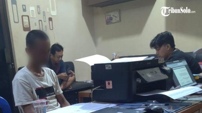 Pria berinisial R (46), warga Kecamatan Slogohimo