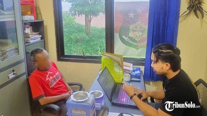 CABULI BOCAH : S (56) oknum guru silat yang mencabuli sejumlah anak di bawah umur yang merupakan muridnya sendiri. Pelaku telah diamankan di Mapolres Wonogiri untuk menjalani proses hukum dan mempertanggungjawabkan perbuatannya.