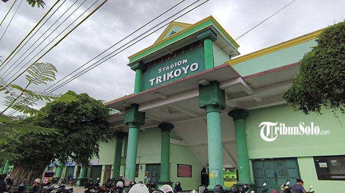 STADION TRIKOYO KLATEN. Potret Stadion Trikoyo Klaten yang saat ini tengah dilakukan revitalisasi, Jumat (7/3/2025). Proses revitalisasi Stadion Trikoyo Klaten sudah dimulai sejak September 2024 dengan fokus perbaikan rumput lapangan, jogging track, hingga ruang ganti.