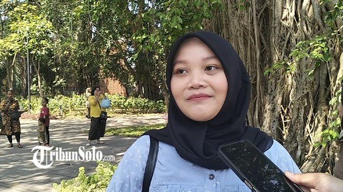 Salah satu pengunjung, Zahra (21) ikut meramaikan peresmian Taman Balekambang, Kamis (25/7/2024).