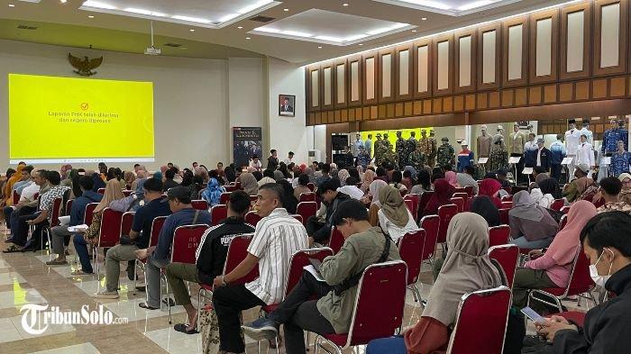 KLAIM JHT : Sebanyak 8.475 eks karyawan PT Sri Rejeki Isman Tbk (Sritex) telah mengurus klaim Jaminan Hari Tua (JHT) yang disediakan oleh BPJS Ketenagakerjaan, Sabtu (15/3/2025). Gelombang pengajuan JHT ini merupakan dampak dari pemutusan hubungan kerja (PHK) yang dialami para pekerja.