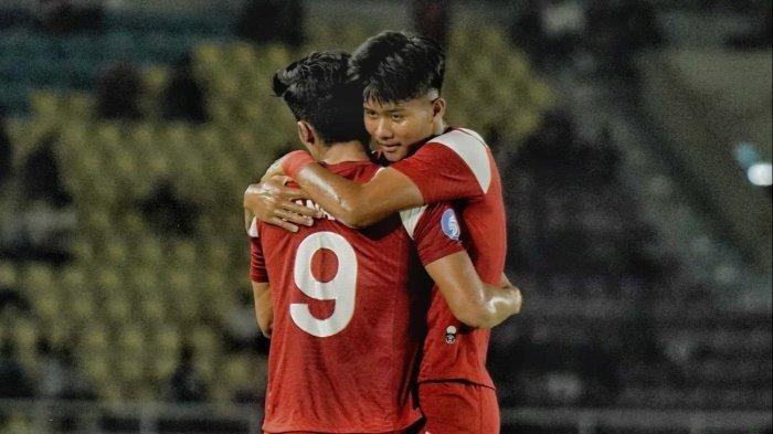 RAMADHAN SANANTA KECEWA - Selebrasi duo penyerang Persis Solo, Ramdhan Sananta dan Arkhan Kaka saat melawan Borneo FC pada pekan ke-8 Liga 1, Sabtu (19/10/2024) malam WIB. Ramadhan Sananta ungkap kesalahan timnya hingga kini menjadi juru kunci sementara Liga 1. (Tribunnews/Sina)