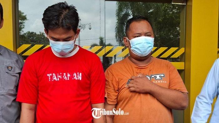 TERCIDUK : Seorang perangkat Desa Katelan, Kecamatan Tangen, Kabupaten Sragen, Yuda (kiri) bersama temannya Sujat (kanan) ditangkap karena menjadi pengguna sabu, saat dihadirkan di Mapolres Sragen, Selasa (11/3/2025). Keduanya kini telah ditahan di rutan Polres Sragen untuk mempertanggung jawabkan perbuatannya.