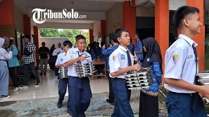 SISWA SMP - Ilustrasi siswa SMP di Sragen. Sebanyak 166 calon siswa di Kabupaten Sragen dipastikan tidak lolos dalam proses Sistem Penerimaan Murid Baru (SPMB) tingkat SMP tahun 2025.