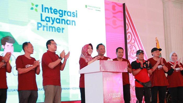 Bupati Klaten Sri Mulyani didampingi sejumlah pejabat dilingkungan Pemkab Klaten meluncurkan Integrasi Layanan Primer (ILP) bidang kesehatan, di Gedung Graha Bung Karno (GBK), Minggu (14/7/2024).