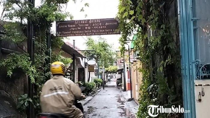 Suasana di Kampung Batik Kauman.