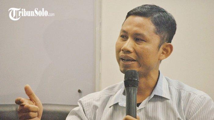 LAPORKAN AYAM WIDURAN - Anggota Komisi IV DPRD Solo, Sugeng Riyanto, ditemui beberapa waktu lalu. Ia berencana melaporkan pengelola Warung Ayam Goreng Widuran terkait polemik penggunaan bahan baku non halal yang sempat viral beberapa waktu terakhir.