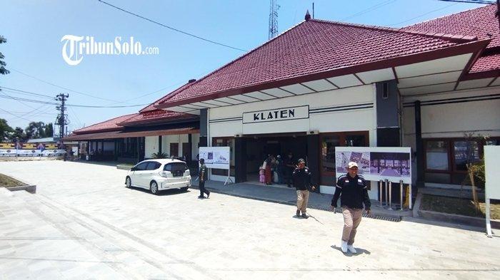 Tampak bangunan depan Stasiun Klaten, Jawa Tengah, yang akan direvitalisasi, Minggu (13/10/2024).