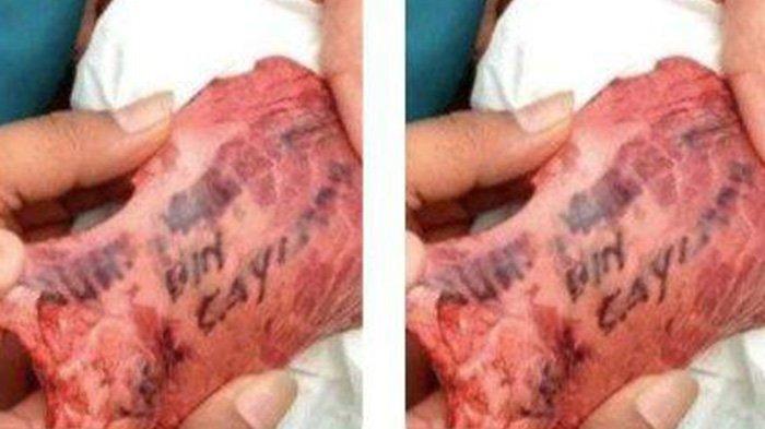 TULISAN DI PARU SAPI - Penampakan tulisan yang bernama salah satu pemberi hewan kurban di Masjid Jami Al Ikhlas di Pondok Betung, Tangerang Selatan, Sabtu (7/6/2025). Momen ini lantas menjadi sorotan hingga viral di media sosial.