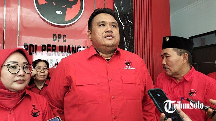 Ketua DPC PDIP Sragen, Untung Wibowo Sukowati saat ditemui TribunSolo.com di kantor DPC PDIP Sragen, Senin (27/5/2024).