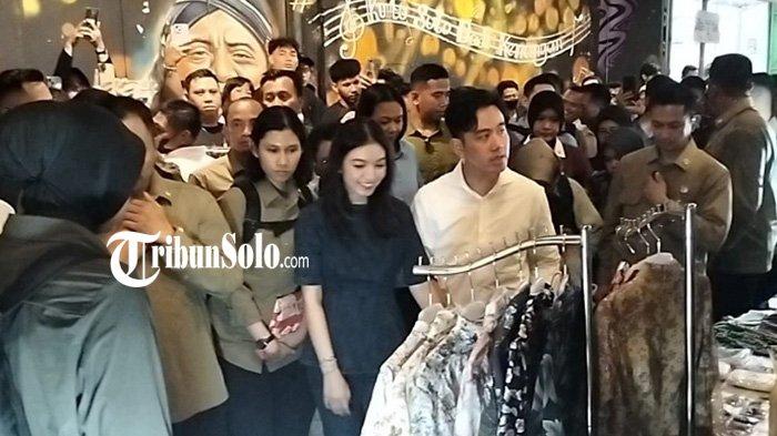 Wakil Presiden Gibran Rakabuming Raka bermalam minggu dengan jalan-jalan di Koridor Gatot Subroto, Sabtu (2/11/2024).