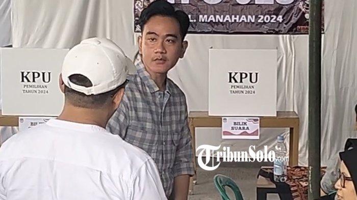 Wakil Presiden Gibran Rakabuming Raka saat berada di TPS 18 Manahan, Solo, Rabu (27/11/2024).