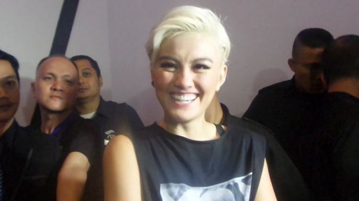 Penyanyi Agnez Mo dalam peluncuran Vivo V7+ di JIExpo Kemayoran, Jakarta Pusat, Kamis (28/9/2017) malam.