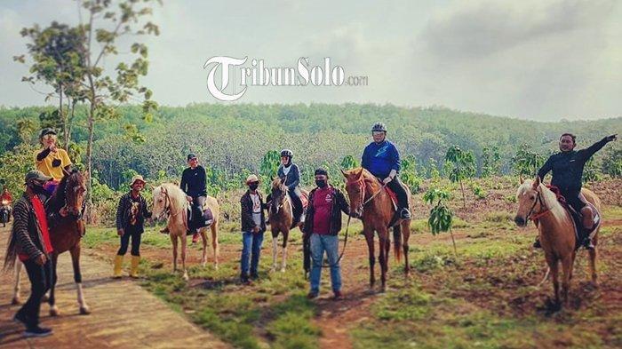 Berkuda di Ronce Stable di Desa Tepisari, Kecamatan Polokarto, Kabupaten Sukoharjo.