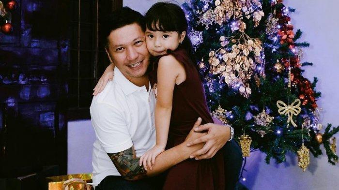 Gading Marten dan Gempita saat perayaan Natal.