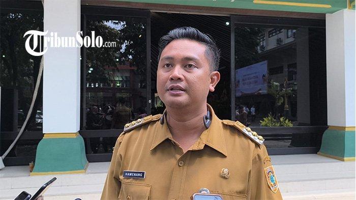 BAHAS HUT KLATEN. Bupati Klaten Hamenang saat ditemui di Pendopo Pemkab Klaten pada Senin (2/6/2025). Hari jadi Kabupaten Klaten ke-221 bakal meriah, beberapa konser hiburan dan perayaan akan dilangsungkan.
