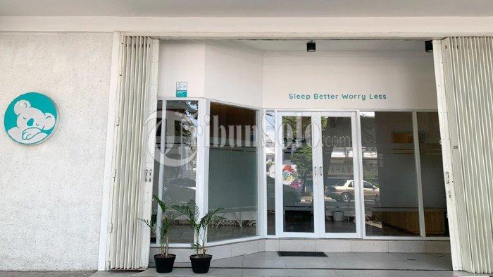Salah satu hostel kapsul di Solo, Bobobox, Jalan Slamet Riyadi. Tingkat okupansi hostel kapsul tersebut menurun saat momen libur lebaran, hanya menerima tidak lebih dari 50 pengunjung.
