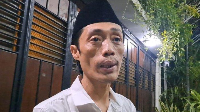 KADER PSI MINTA MAAF - Kader Partai Solidaritas Indonesia (PSI) sekaligus Pengunggah Ijazah Jokowi, Dian Sandi Utama usai bertemu dengan Presiden ke-7 Joko Widodo (Jokowi), pada Kamis (22/5/2025). Dia mengaku Jokowi tak mempermasalahkan unggahannya. (KOMPAS.COM/Fristin Intan Sulistyowati)