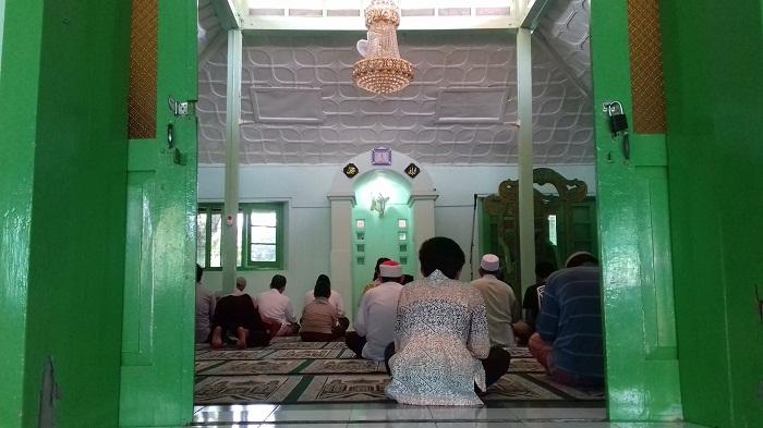 PESONA MASJID SOLO - Bagian dalam Masjid Laweyan di Solo, Jateng, Rabu (22/6/2016).