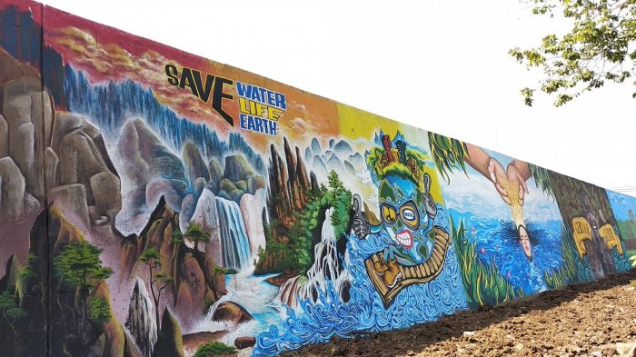 Mural di Parapet Bengawan Solo Jurug