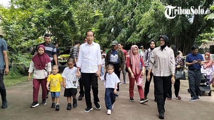 Bertepatan dengan libur akhir tahun Jokowi mengajak cucu-cucunya jalan-jalan di Solo Safari, Selasa (24/12/2024).