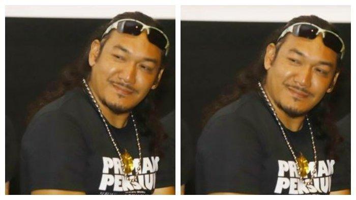 KANG GOBANG MENINGGAL - Pemain film Preman Pensiun, Dedi Moch Jamasari sebagai Gobang saat hadir pada konferensi pers press screening dan gala premiere di Jakarta, Kamis (10/1/2019). Jamasari telah tutup usia pada Jumat (7/2/2025), rekan artis sebut Kang Gobang baik-baik saja saat syuting Preman Pensiun.