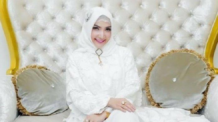 Roro Fitria yang kini mantap berhijab.