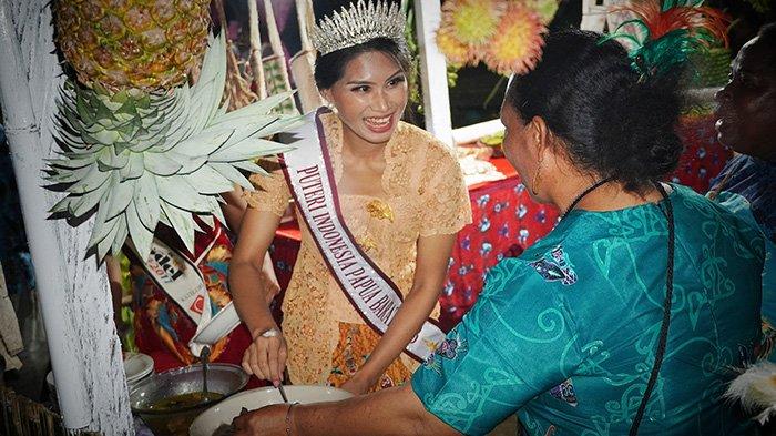 Puteri Indonesia perwakilan Papua Barat Veronica Angelina Windy Hapsari sedang menimba Papeda di acara Festival Munara Beba Kawasan Byak Karon di Kampung Werur, Distrik Bikar, Kabupaten Tambrauw, Papua Barat Daya Rabu (22/3/2023)