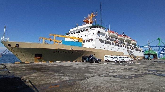 KM Sirimau tiba di dermaga Kota Sorong.